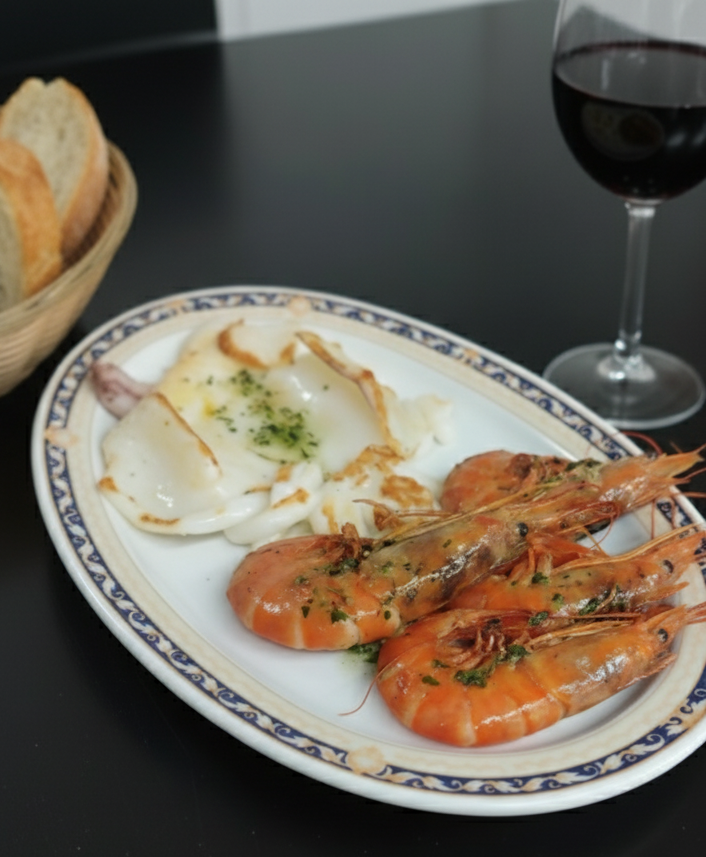 Sepia con gambas rojas